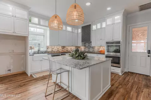 Kitchen - 118 Viewpointe Dr, Clinton, MS 39056 photo 3 of 8