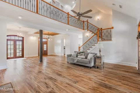 Living - 118 Viewpointe Dr, Clinton, MS 39056 photo 3 of 8