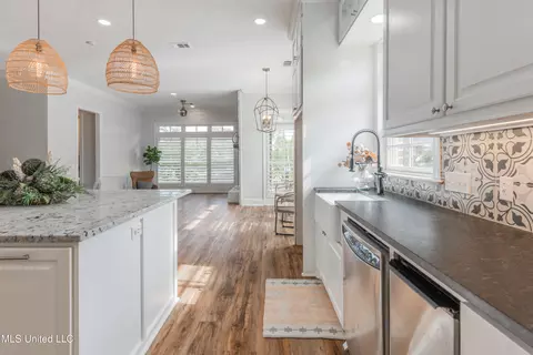 Kitchen - 118 Viewpointe Dr, Clinton, MS 39056 photo 8 of 8