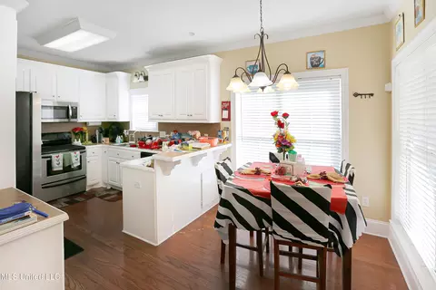 Kitchen - 131 Devlin Springs Dr, Madison, MS 39110 photo 1 of 2