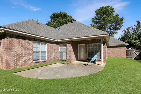 Exterior - 131 Devlin Springs Dr, Madison, MS 39110 photo 2 of 6