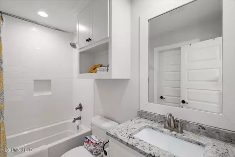Bath - 101 Coventry Ln, Canton, MS 39046 photo 3 of 3