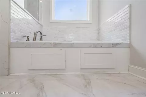Bath - 101 Coventry Ln, Canton, MS 39046 photo 1 of 3