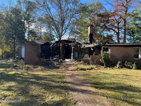 Exterior - 325 Oliver Ave, Sledge, MS 38670 photo 3 of 7