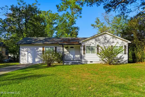 612 Meadowlane Dr, Hattiesburg, MS 39401