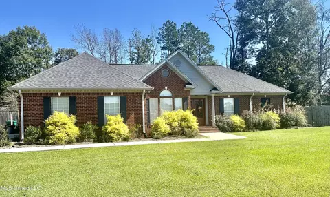 300 NW Lakeside Ln, Brookhaven, MS 39601