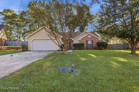 115 Eastwood Cir, Florence, MS 39073