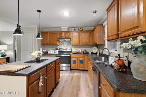Kitchen - 110 Anse Reed Rd, Magee, MS 39111 photo 2 of 3