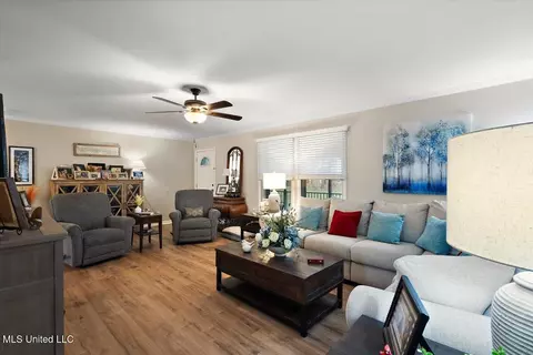 Living - 110 Anse Reed Rd, Magee, MS 39111 photo 2 of 2