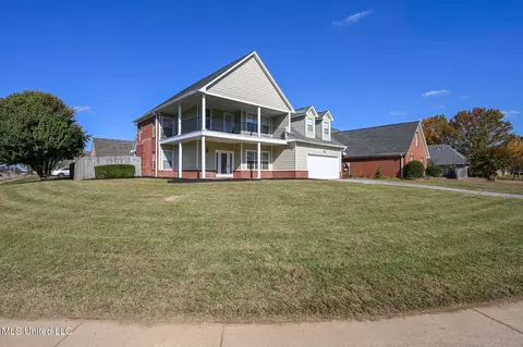 9846 Alexanders Ridge Dr, Olive Branch, MS 38654