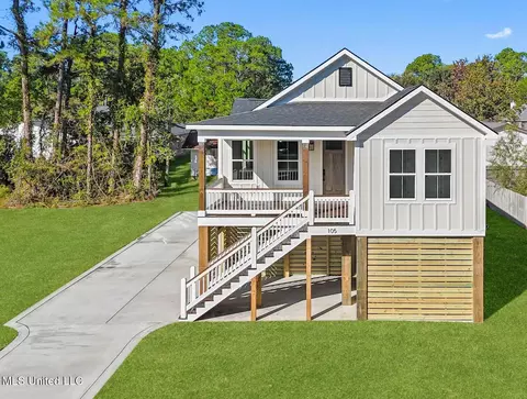 105 Greenwood Dr, Pass Christian, MS 39571