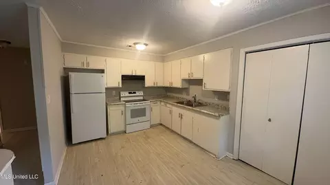 207-209 Lawrence Rd, Jackson, MS 39206 photo 3