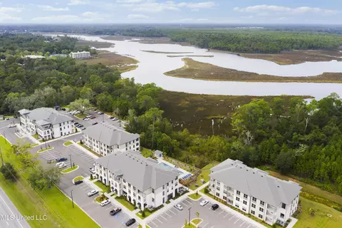 2501 Bienville Blvd #525, Ocean Springs, MS 39564