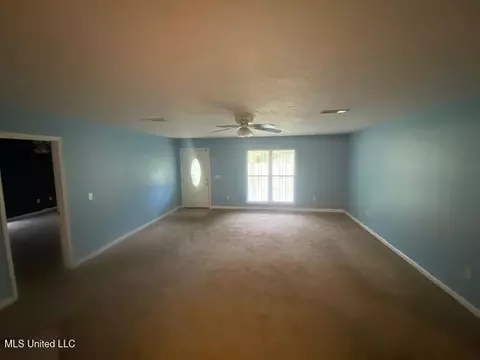 Living - 1055 Billy Bell Rd, Jackson, MS 39213 photo 2 of 3