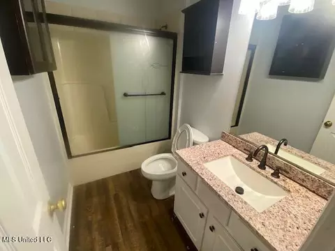 Bath - 1055 Billy Bell Rd, Jackson, MS 39213 photo 3 of 3