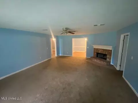 Living - 1055 Billy Bell Rd, Jackson, MS 39213 photo 1 of 3