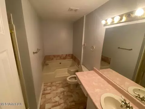 Bath - 1055 Billy Bell Rd, Jackson, MS 39213 photo 1 of 3