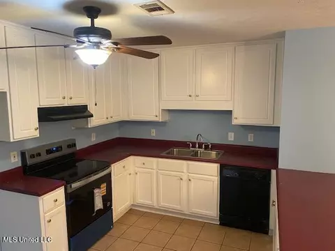 Kitchen - 1055 Billy Bell Rd, Jackson, MS 39213 photo 2 of 2