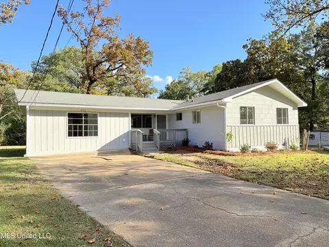 250 Maxine Cir, Pearl, MS 39208