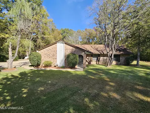 102 Magnolia Cir, Vicksburg, MS 39180