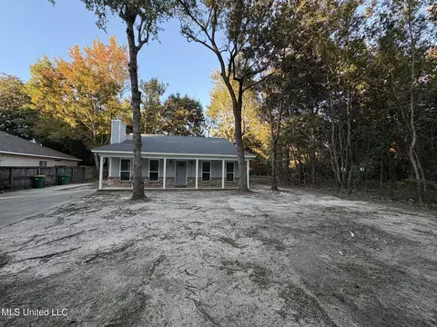 9504 Live Oak Ave, Ocean Springs, MS 39564