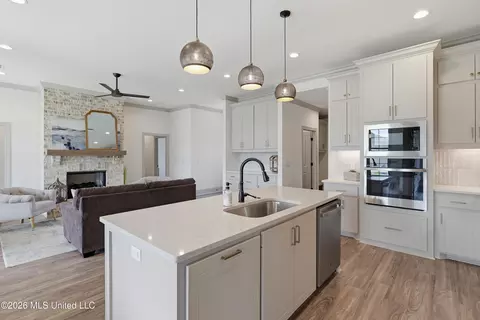 Kitchen - 232 Bronson Bnd, Flowood, MS 39232 photo 2 of 3