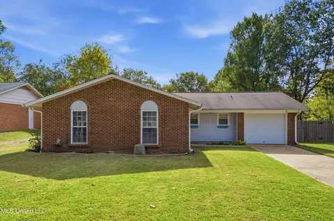 5743 Iroquois Dr, Horn Lake, MS 38637