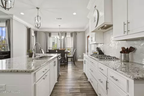 Kitchen - 806 Long Leaf Cir, Brandon, MS 39042 photo 5 of 7