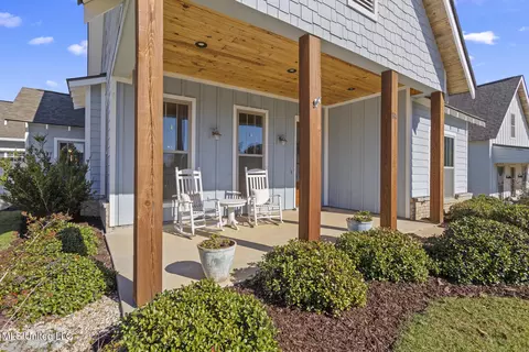 Exterior - 806 Long Leaf Cir, Brandon, MS 39042 photo 4 of 9