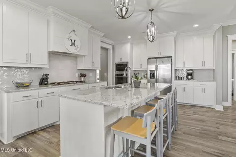 Kitchen - 806 Long Leaf Cir, Brandon, MS 39042 photo 7 of 7