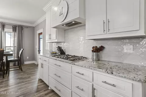 Kitchen - 806 Long Leaf Cir, Brandon, MS 39042 photo 4 of 7