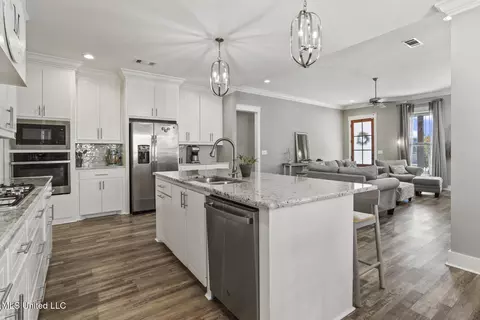 Kitchen - 806 Long Leaf Cir, Brandon, MS 39042 photo 6 of 7