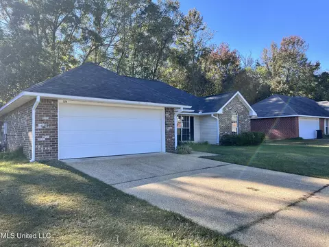 529 Eaglewood Dr, Florence, MS 39073 photo 2