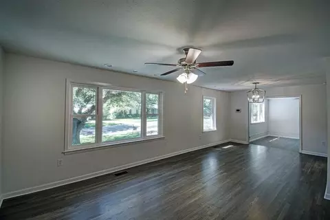 Living - 2256 N Cheryl Dr, Jackson, MS 39211 photo 3 of 7