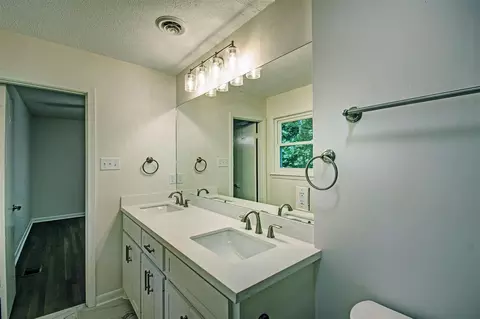 Bath - 2256 N Cheryl Dr, Jackson, MS 39211 photo 5 of 6