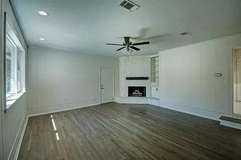 Living - 2256 N Cheryl Dr, Jackson, MS 39211 photo 4 of 7