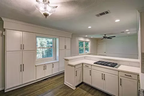 Kitchen - 2256 N Cheryl Dr, Jackson, MS 39211 photo 4 of 6