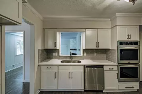 Kitchen - 2256 N Cheryl Dr, Jackson, MS 39211 photo 2 of 6