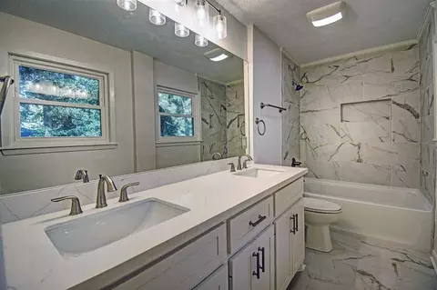 Bath - 2256 N Cheryl Dr, Jackson, MS 39211 photo 3 of 6