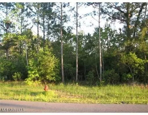 9412 Kawananakoa Pl, Diamondhead, MS 39525