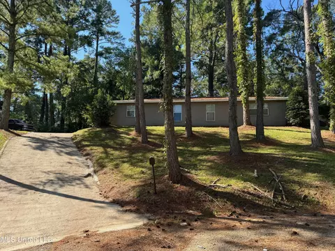 227-229 Lawrence Rd, Jackson, MS 39206