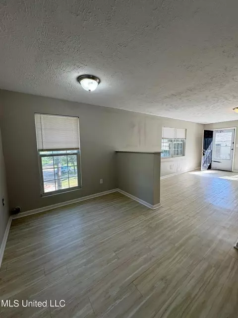 Living - 227-229 Lawrence Rd, Jackson, MS 39206 photo 3 of 3
