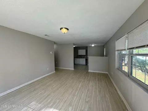 Living - 227-229 Lawrence Rd, Jackson, MS 39206 photo 1 of 3