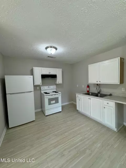 Kitchen - 227-229 Lawrence Rd, Jackson, MS 39206 photo 1 of 1