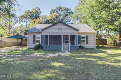 322 N Third St, Wiggins, MS 39577