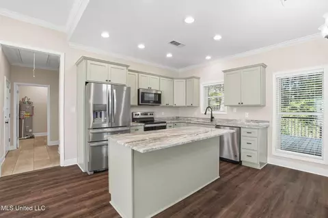 Kitchen - 1028 Antler Dr, Summit, MS 39666 photo 1 of 2