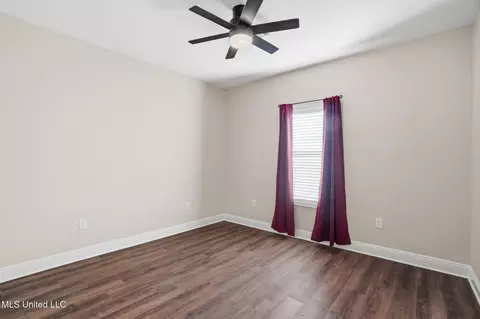Bedroom - 1028 Antler Dr, Summit, MS 39666 photo 3 of 4