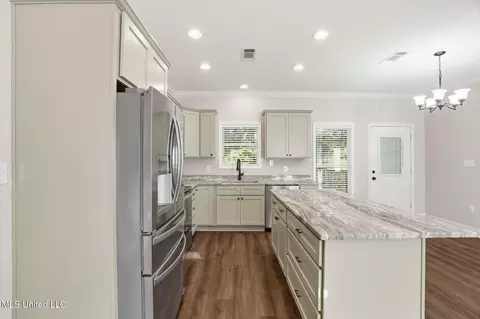Kitchen - 1028 Antler Dr, Summit, MS 39666 photo 2 of 2