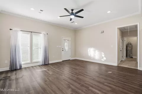 Living - 1028 Antler Dr, Summit, MS 39666 photo 2 of 3