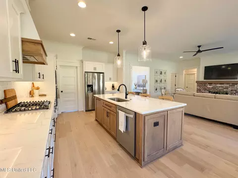 Kitchen - 5146 Watson View Dr, Nesbit, MS 38651 photo 1 of 3
